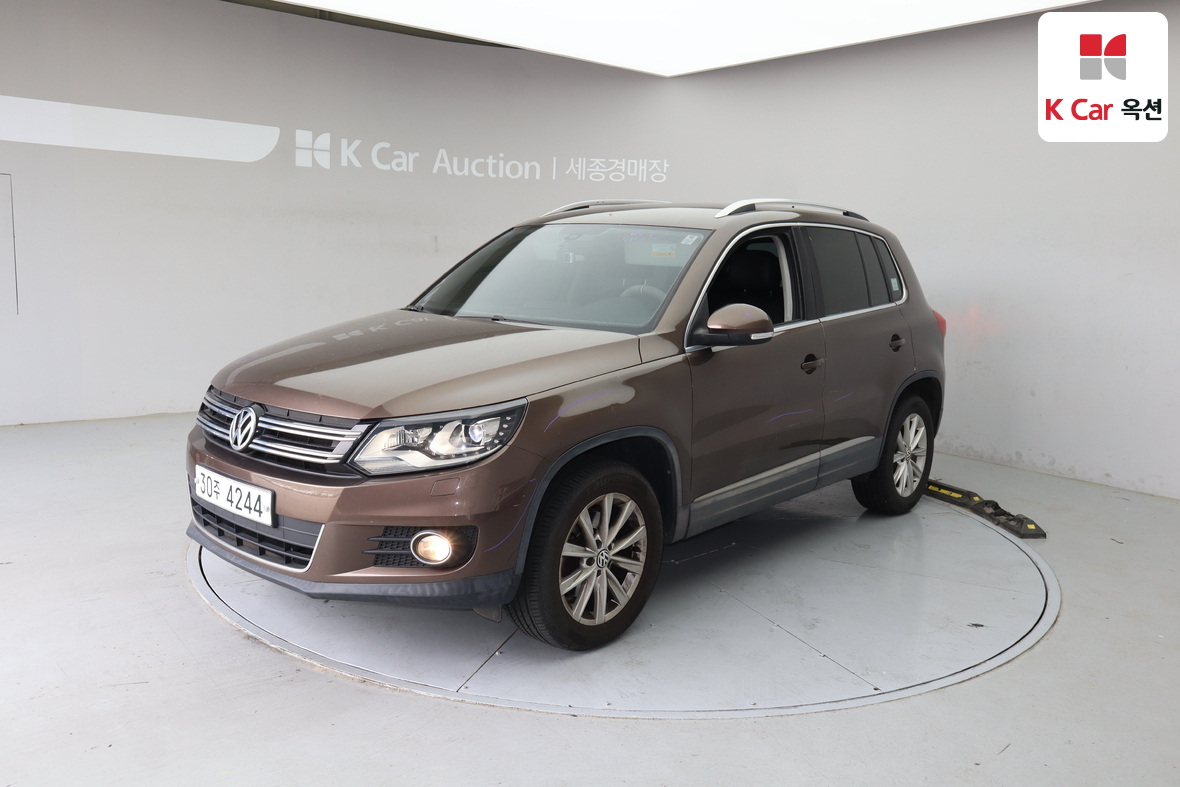 Volkswagen Tiguan - 1