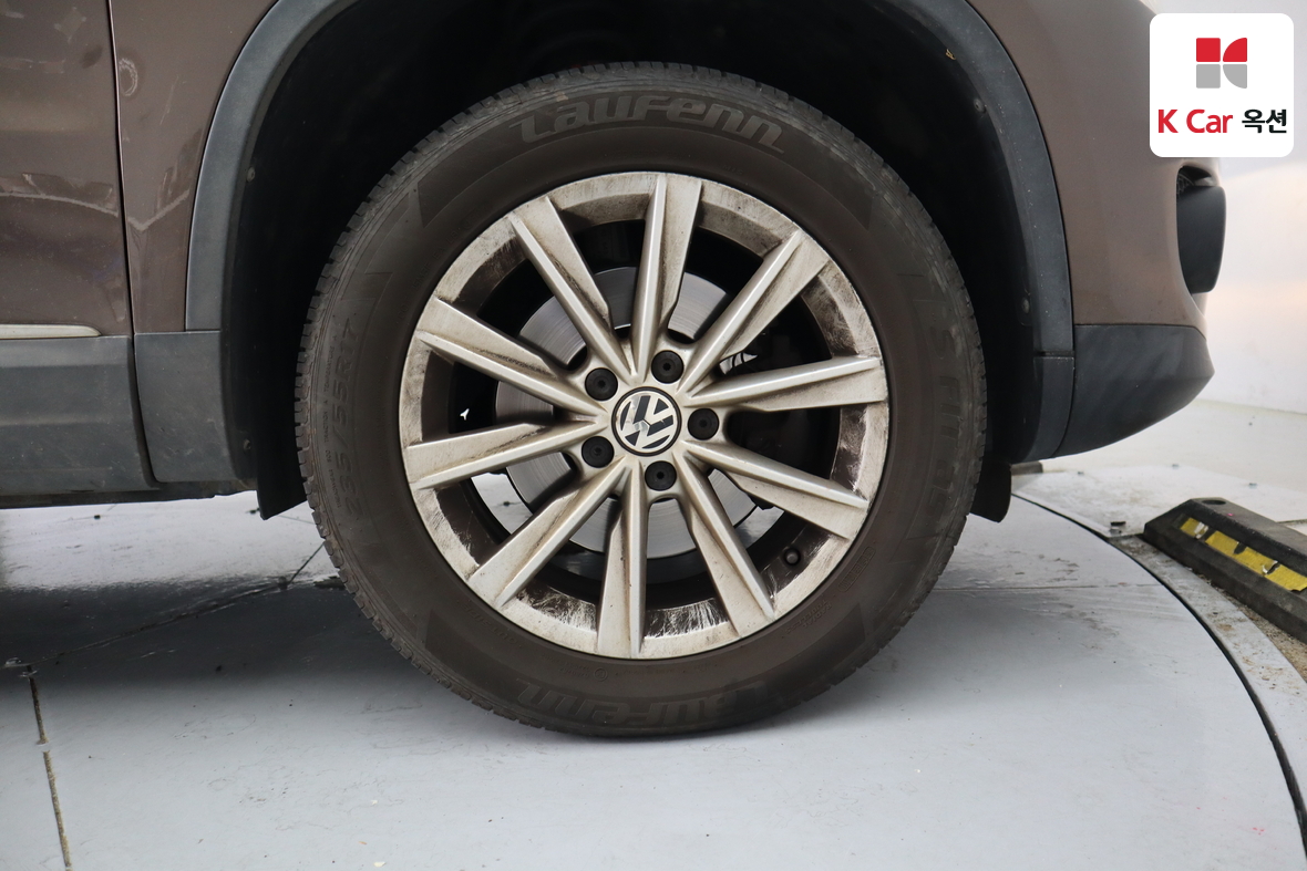 Volkswagen Tiguan - 43