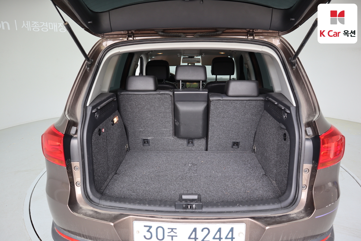 Volkswagen Tiguan - 24