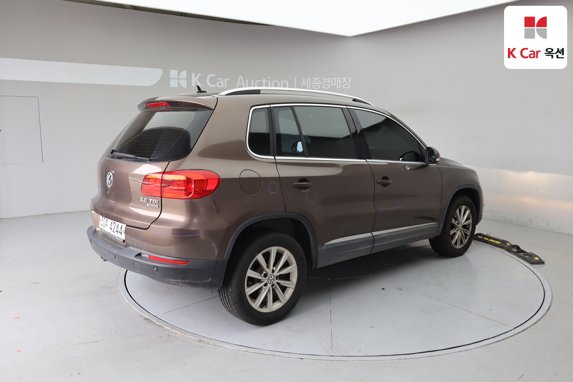 Volkswagen Tiguan - 2
