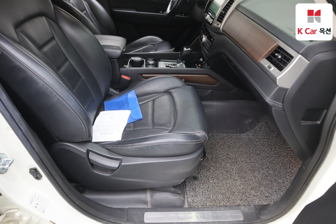 KG Mobility Rexton - 29