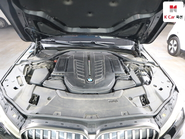2022 - bmw m7