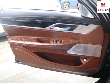 2022 - bmw m7