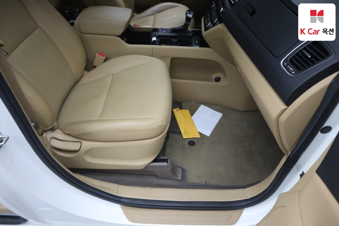 Kia New Carnival - 36