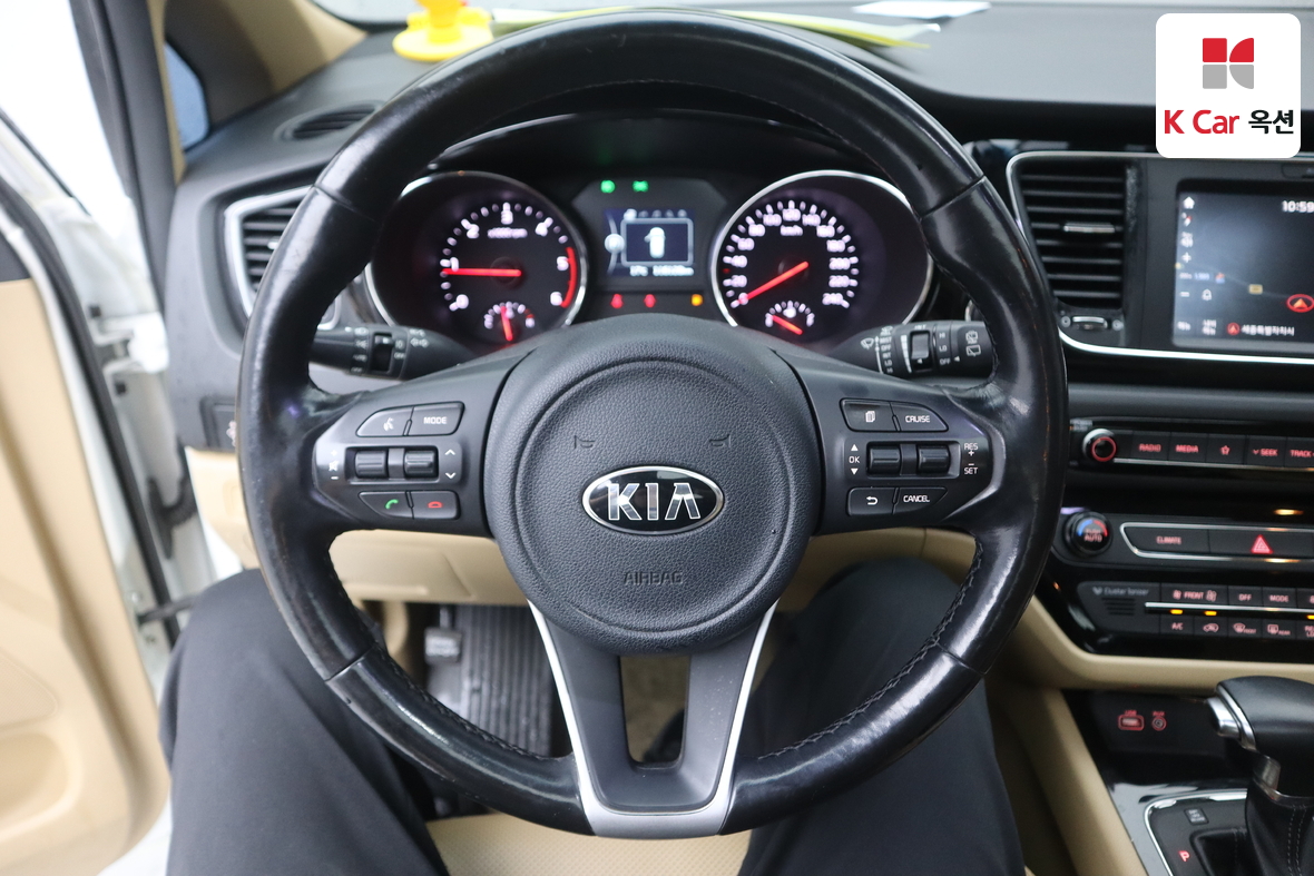 Kia New Carnival - 10