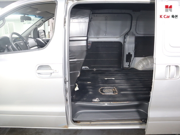 2011 - hyundai grand starex