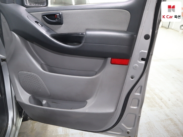 2011 - hyundai grand starex
