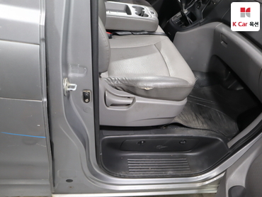 2011 - hyundai grand starex