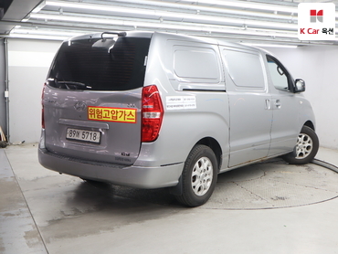 2011 - hyundai grand starex