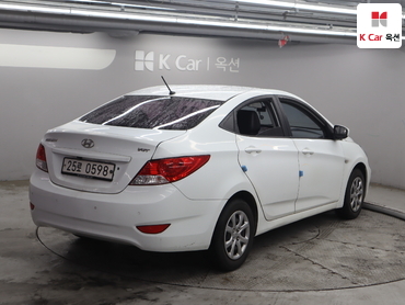 2015 - hyundai accent