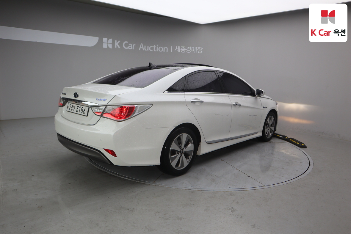 Hyundai Sonata - 2