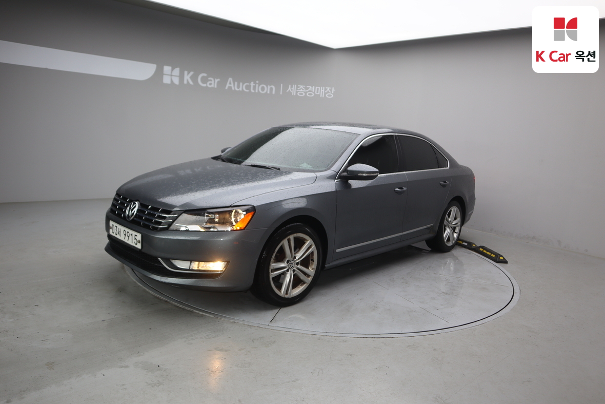 Volkswagen Passat - 1
