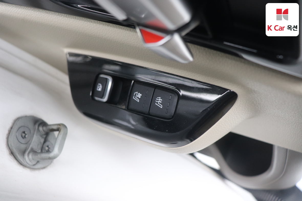Kia Carnival - 25