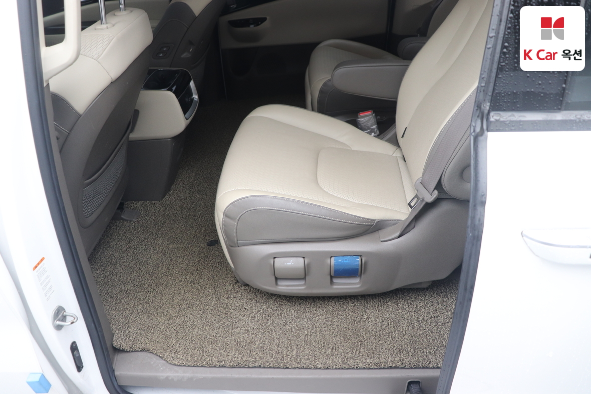 Kia Carnival - 22