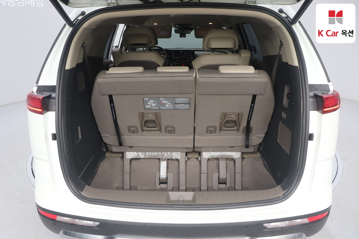 Kia Carnival - 27