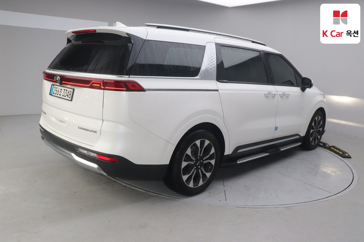 Kia Carnival - 2