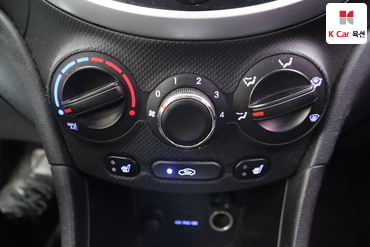 2011 - hyundai accent