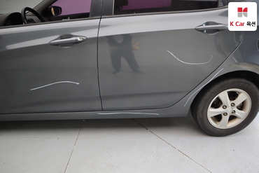 2011 - hyundai accent