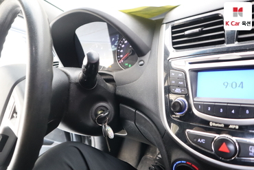 2011 - hyundai accent