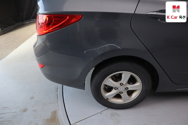 2011 - hyundai accent
