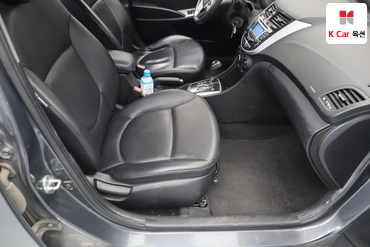 2011 - hyundai accent