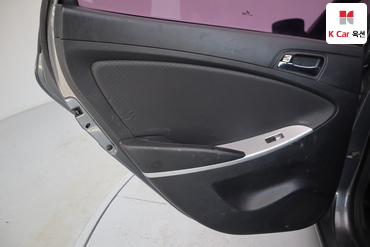 2011 - hyundai accent