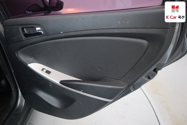 2011 - hyundai accent