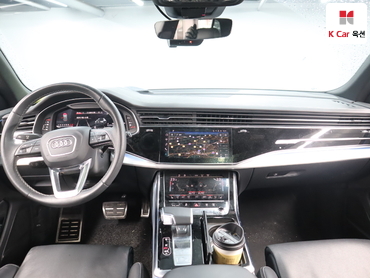 2022 - audi q8