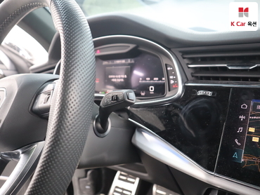 2022 - audi q8