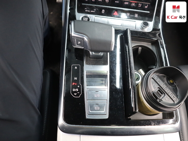 2022 - audi q8