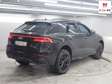 2022 - audi q8
