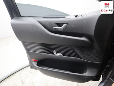 2022 - hyundai staria