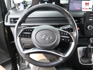 2022 - hyundai staria