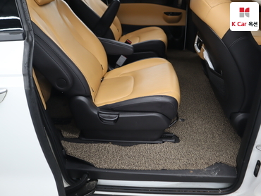 2023 - kia carnival