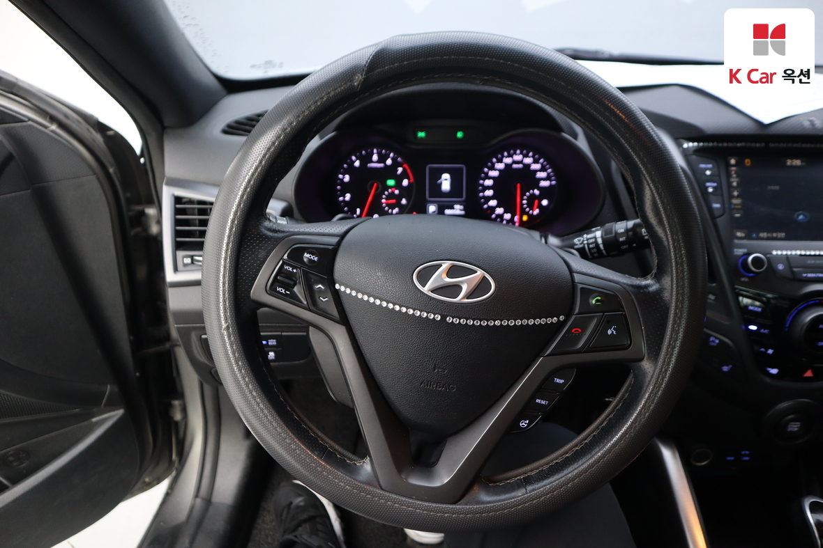 Hyundai Veloster - 10