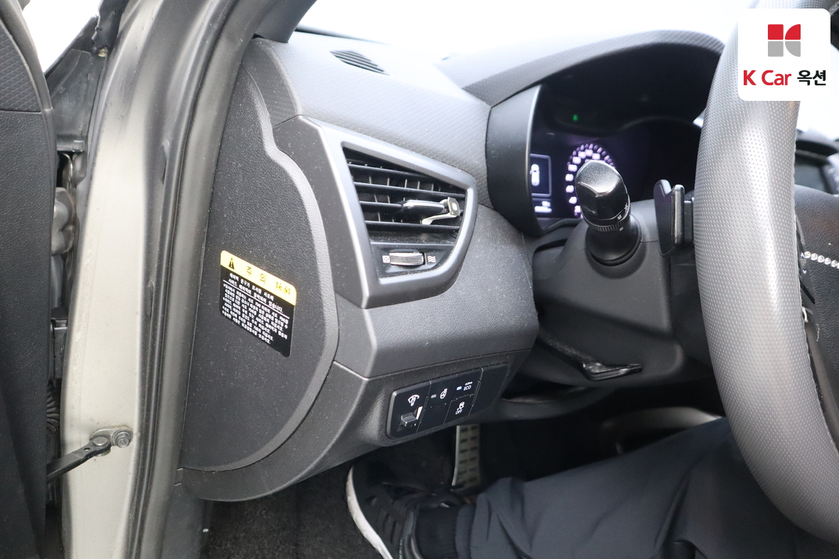 Hyundai Veloster - 9