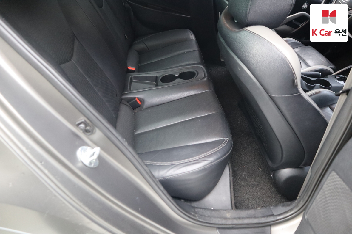 Hyundai Veloster - 24