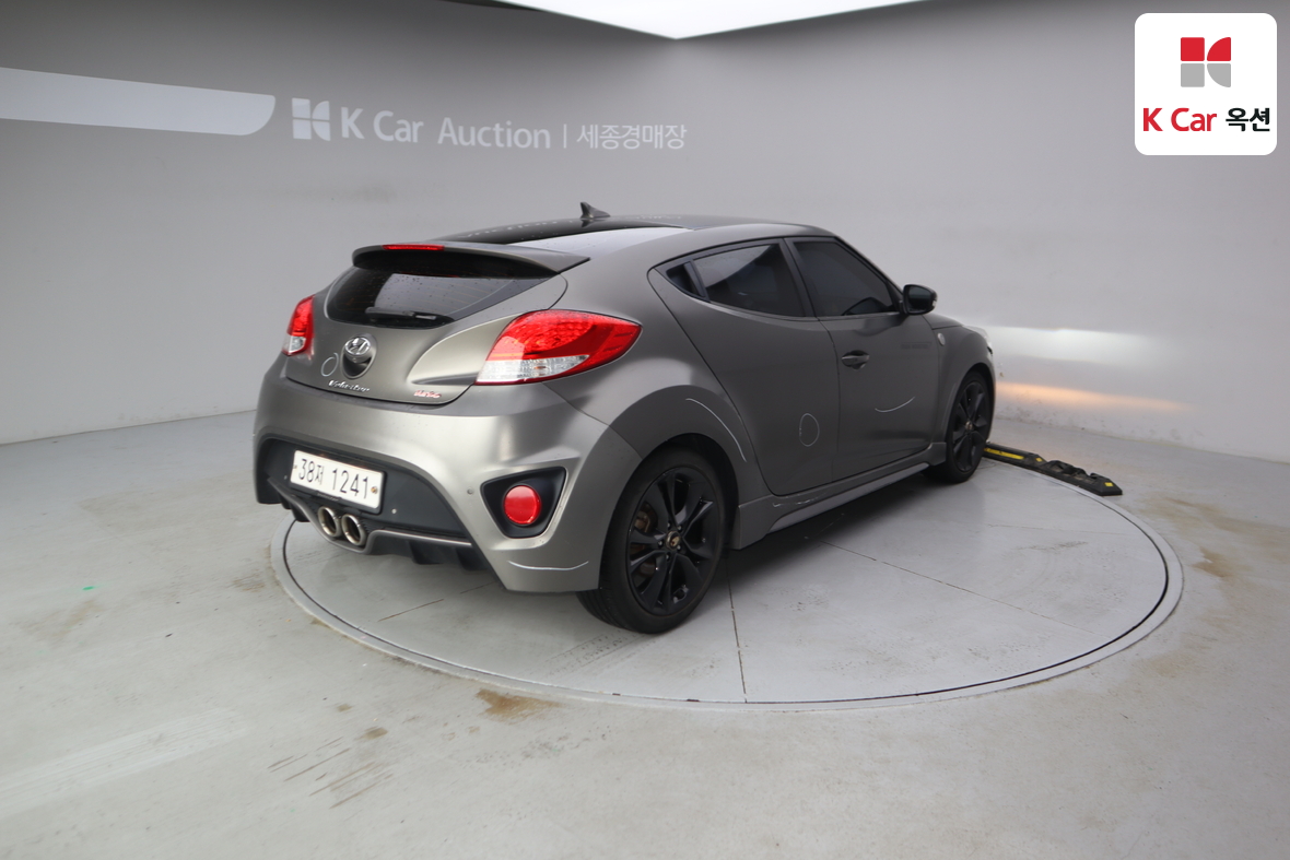 Hyundai Veloster - 2