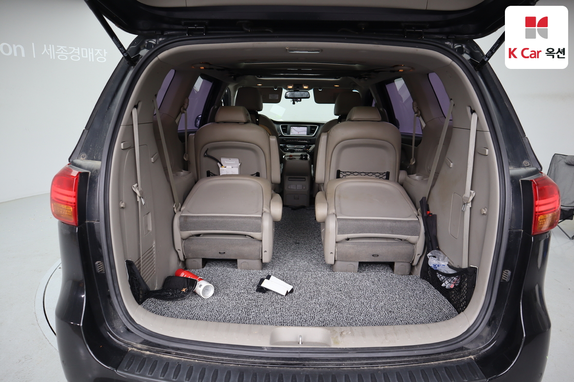 Kia New Carnival - 29
