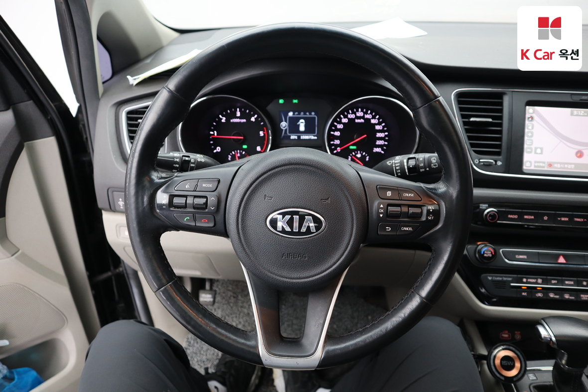 Kia New Carnival - 10