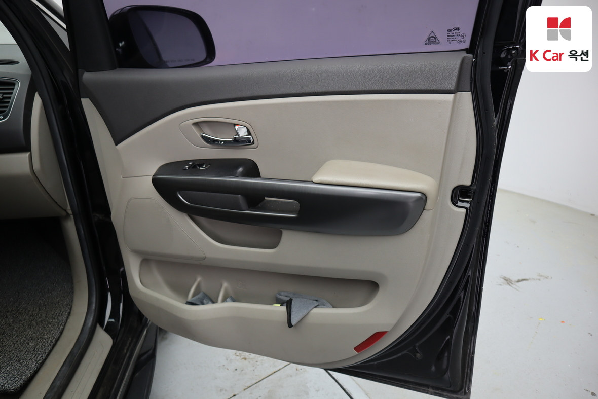 Kia New Carnival - 32