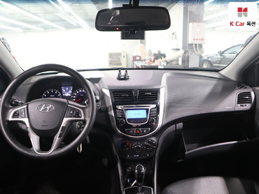 2011 - hyundai accent