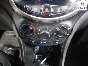 2011 - hyundai accent