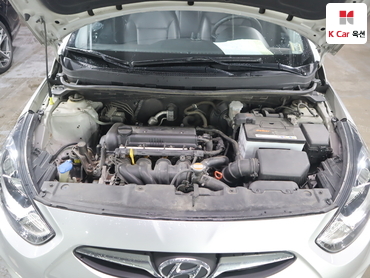 2011 - hyundai accent