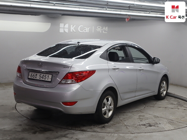 2011 - hyundai accent