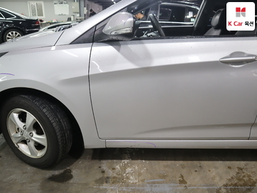 2011 - hyundai accent