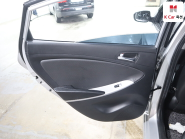 2011 - hyundai accent