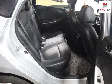 2011 - hyundai accent