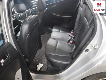 2011 - hyundai accent
