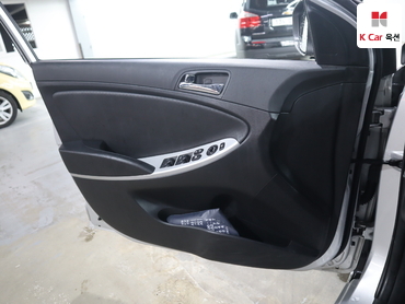 2011 - hyundai accent